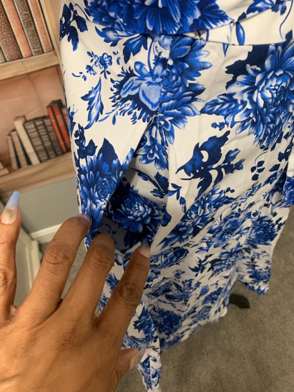 Obbue White Dress with Blue Floral Pattern size L - Picture 6 of 8